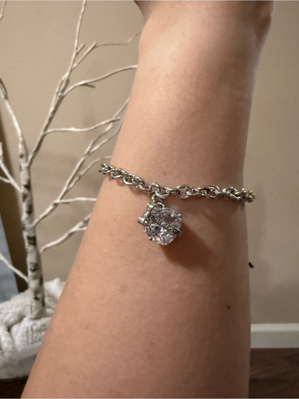 NWT- Juicy Couture Silver Chain Bracelet with Heart Crystal Charm - Picture 3 of 10